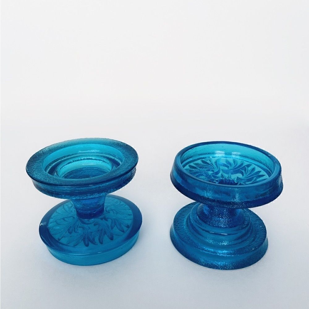 Rare MCM L.E. Smith Sand Scroll Pressed Glass Candlemaster Set